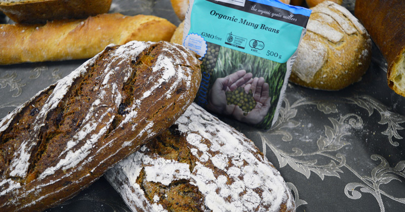 Sourdough breads with mung beans